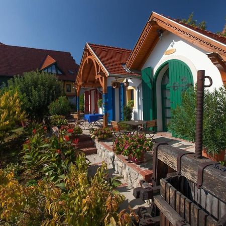 Bagoly Pincesor Fogado Bed & Breakfast Pecs Exterior photo