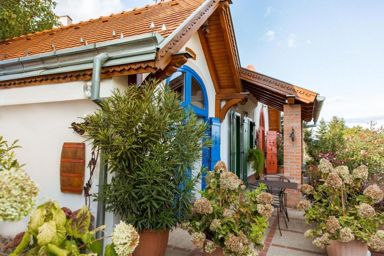 Bagoly Pincesor Fogado Bed & Breakfast Pecs Exterior photo